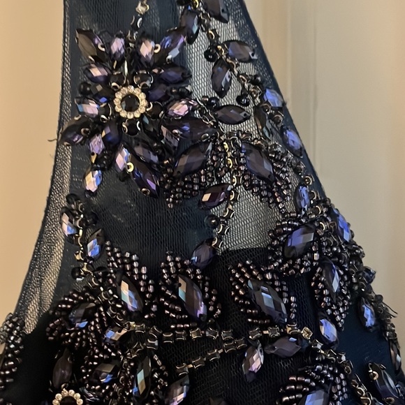 Lucci Lu Size 14 Sequined full length gown. Wedding/Special Occasion. Navy - Picture 5 of 16